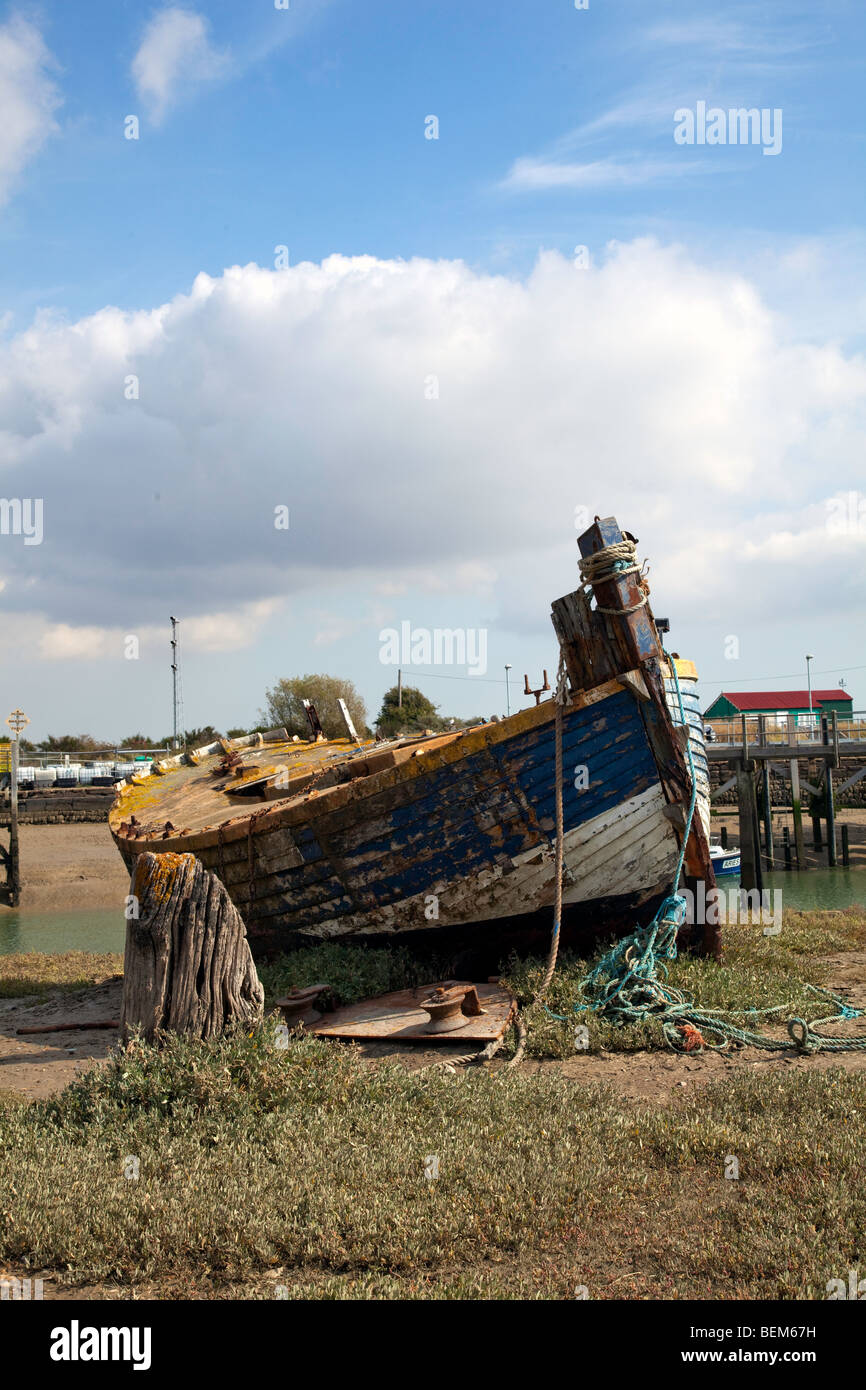 Un abbandonate e barca - Porto di segale Foto Stock