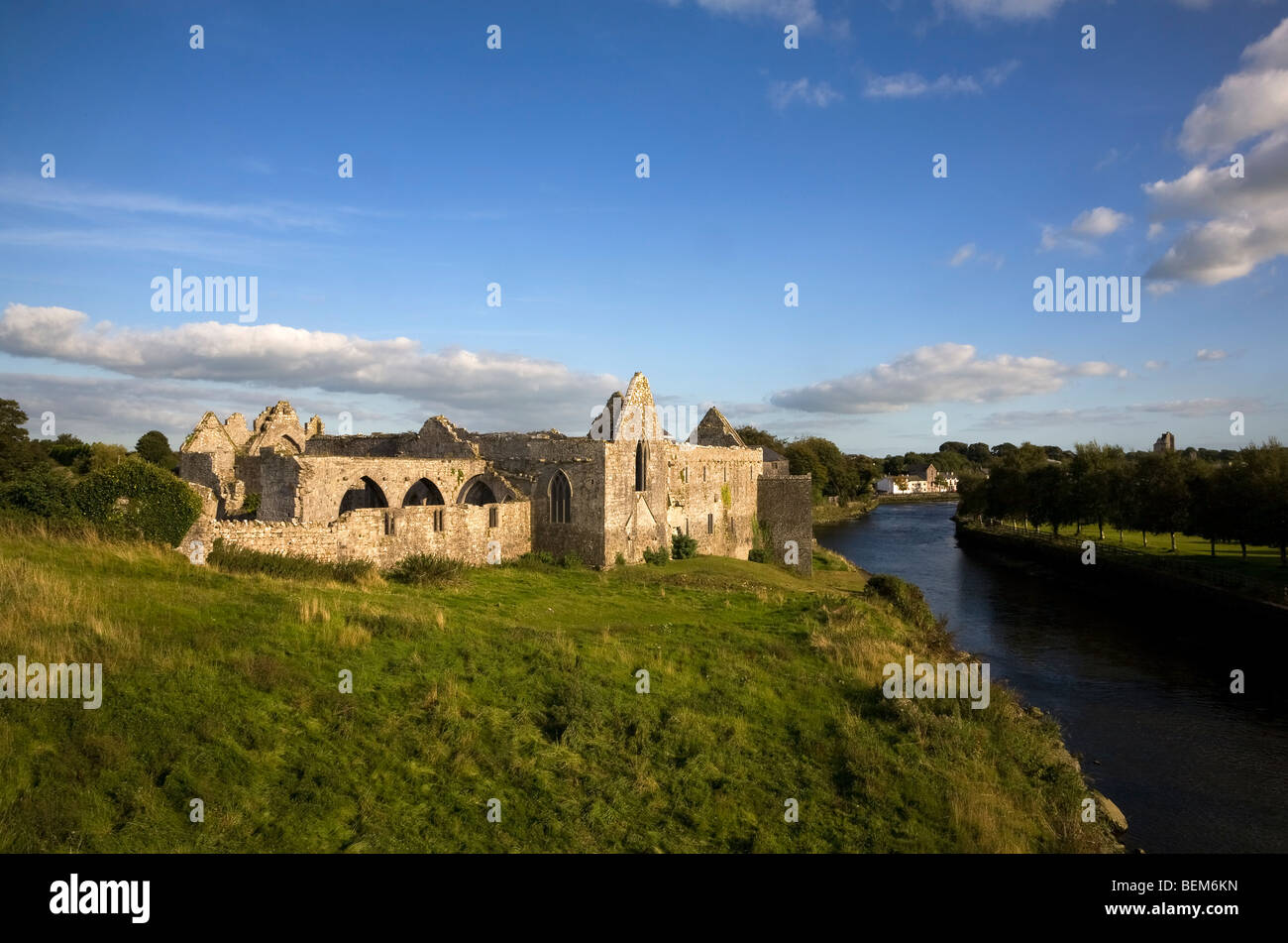 Trecentesco Convento francescano sul fiume Deel, Askeaton, County Limerick, Irlanda Foto Stock