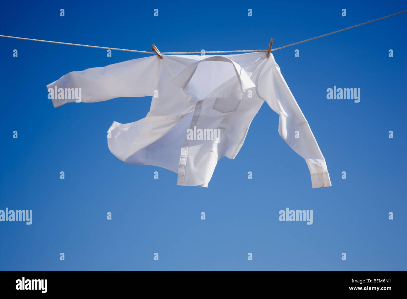Maglietta sulla linea di abbigliamento Foto Stock