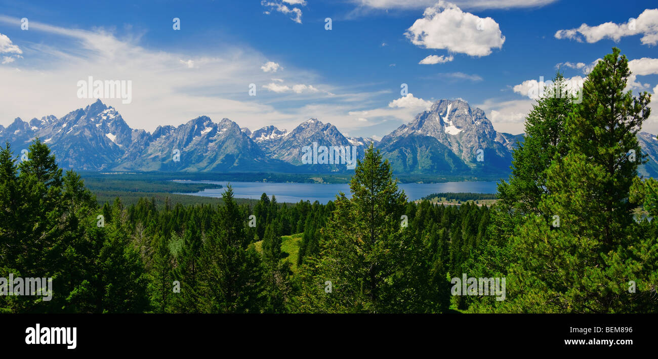 Panoramica sul lago di montagna Foto Stock