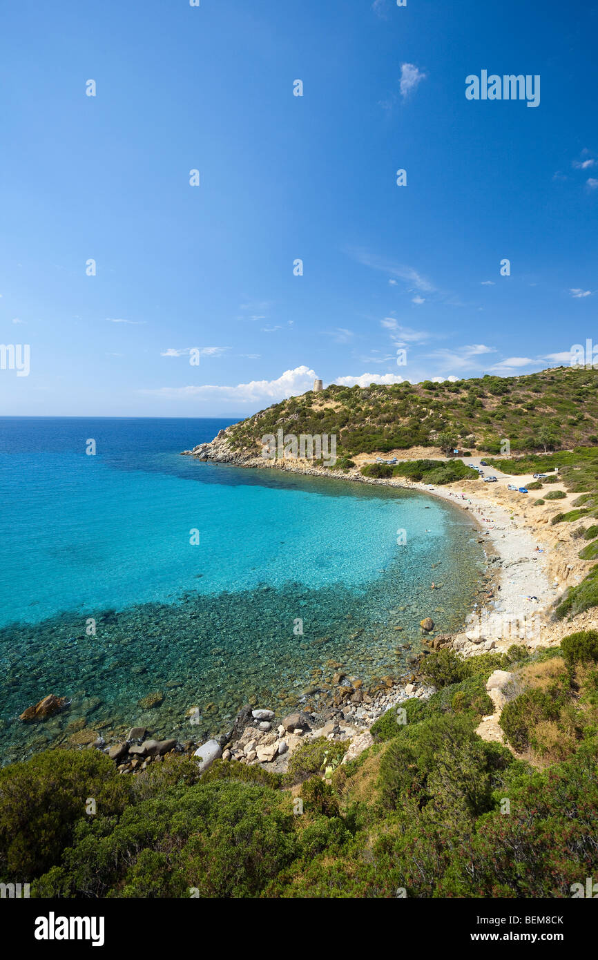 Mare Pintau Bay in Sardegna, Cagliari. Acqua color smeraldo, acqua cristallina. Ritiro estivo, Italia vacanza. Foto Stock