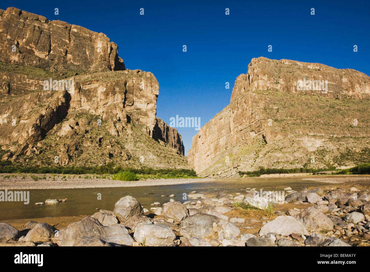 Santa Elena Canyon, Monti Chisos, parco nazionale di Big Bend, deserto del Chihuahuan, West Texas, Stati Uniti d'America Foto Stock