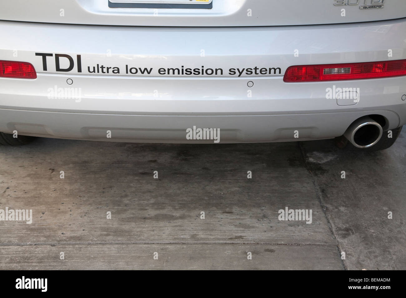 Un close-up di un 'TDI ultra bassa emissione sistema' adesivo su Audi paraurti posteriore, Foto Stock
