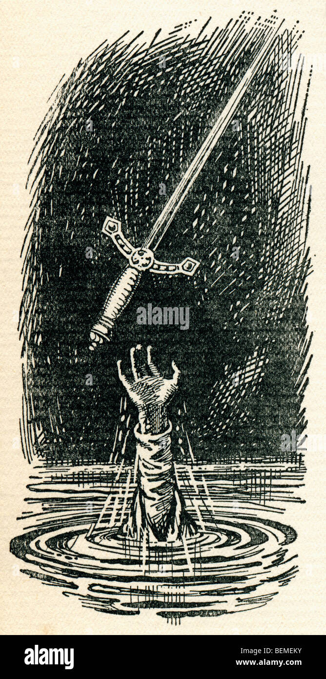 Re Artù spada Excalibur e la mano che esce dal lago. Foto Stock