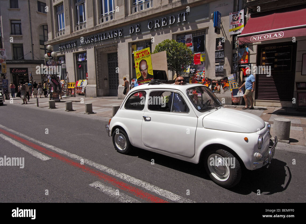 Occhiali promozione in strada durante il Summer Festival di Avignon . Avignon. Vaucluse. La valle del Rodano. Provenza. Francia Foto Stock