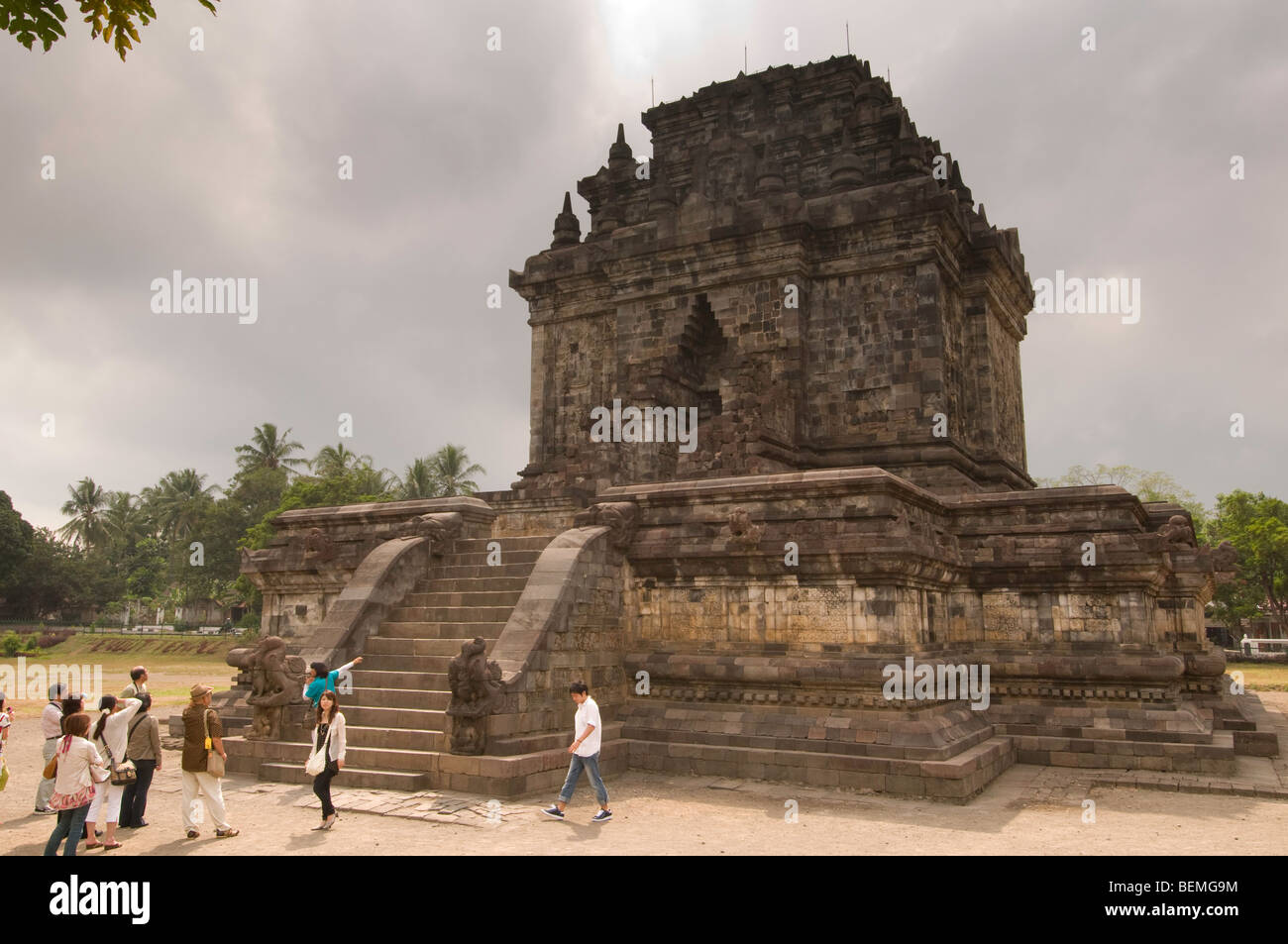 Tempio Mendut vicino a Borobudur, Java, Indonesia Foto Stock