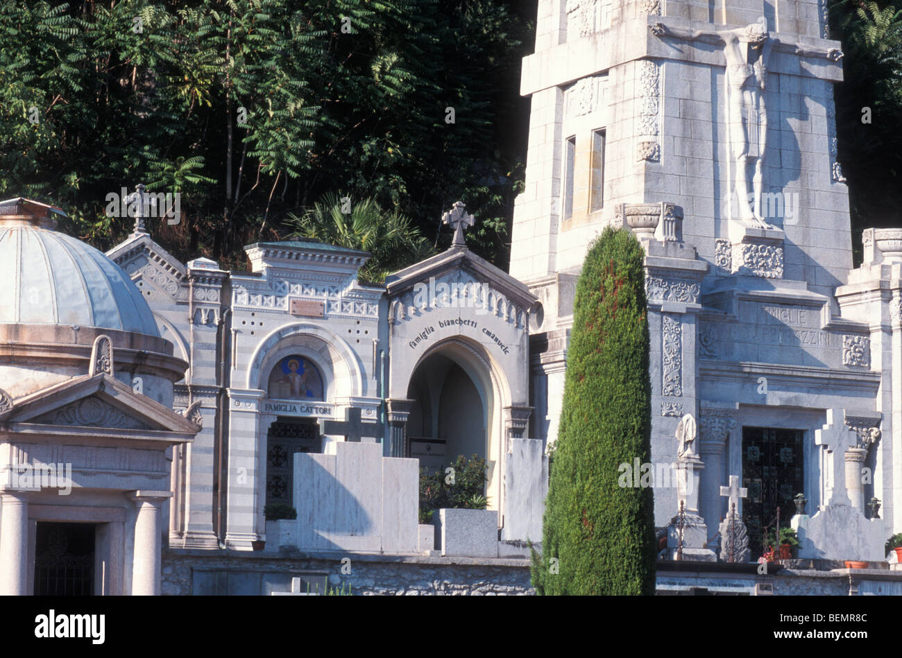 Pompouse Gravesites, cimitero vicino ad Ascona, tombe di famiglia, Ticino, Svizzera Foto Stock