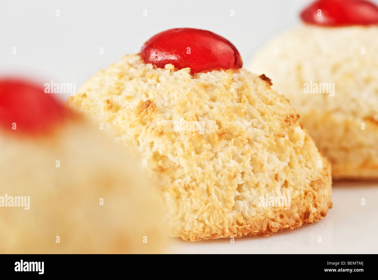 Biscotti di cocco in una fila primo piano Foto Stock