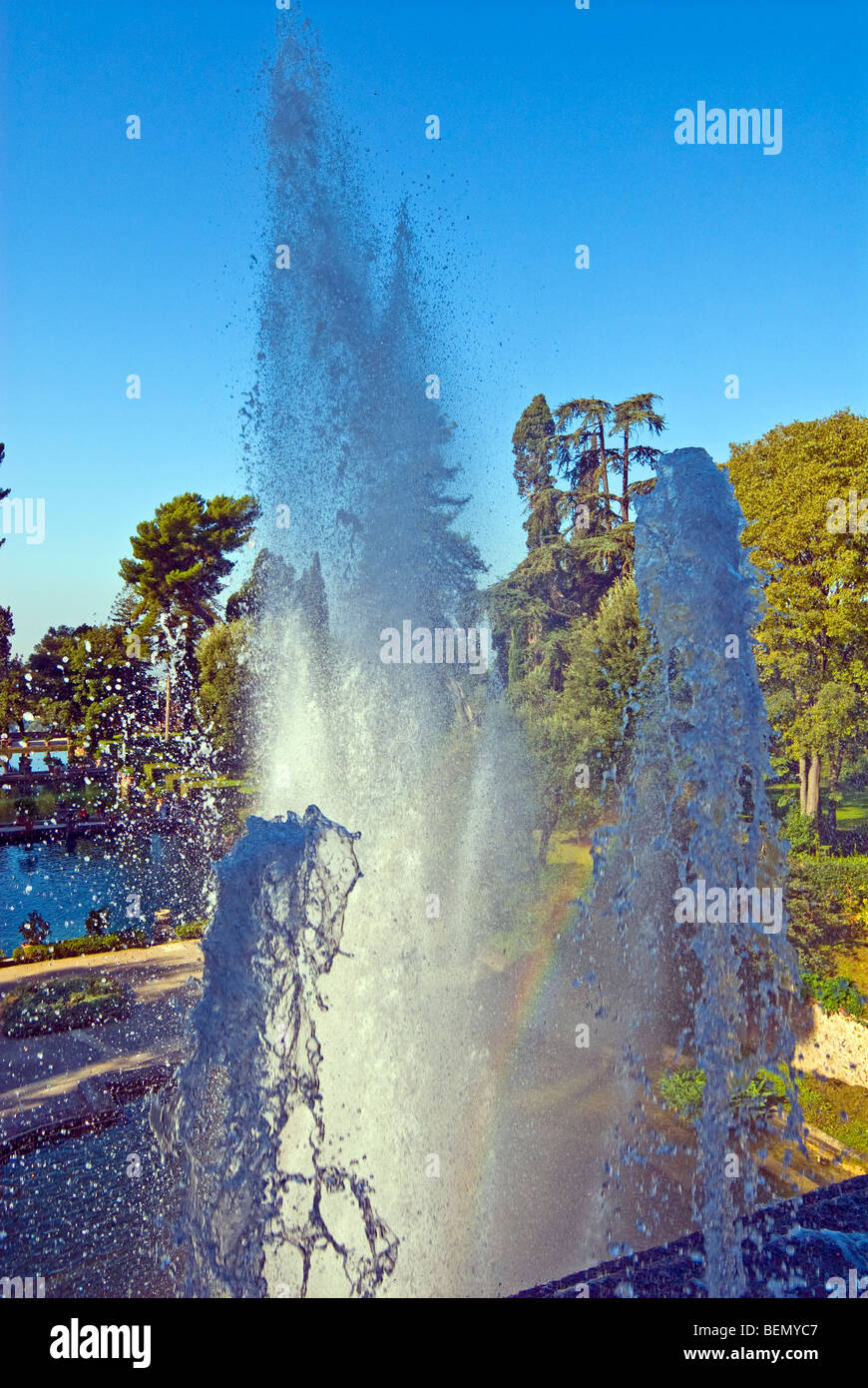 Getti di acqua dalla fontana di Nettuno, Villa D'Este, Tivoli, Italia. Foto Stock