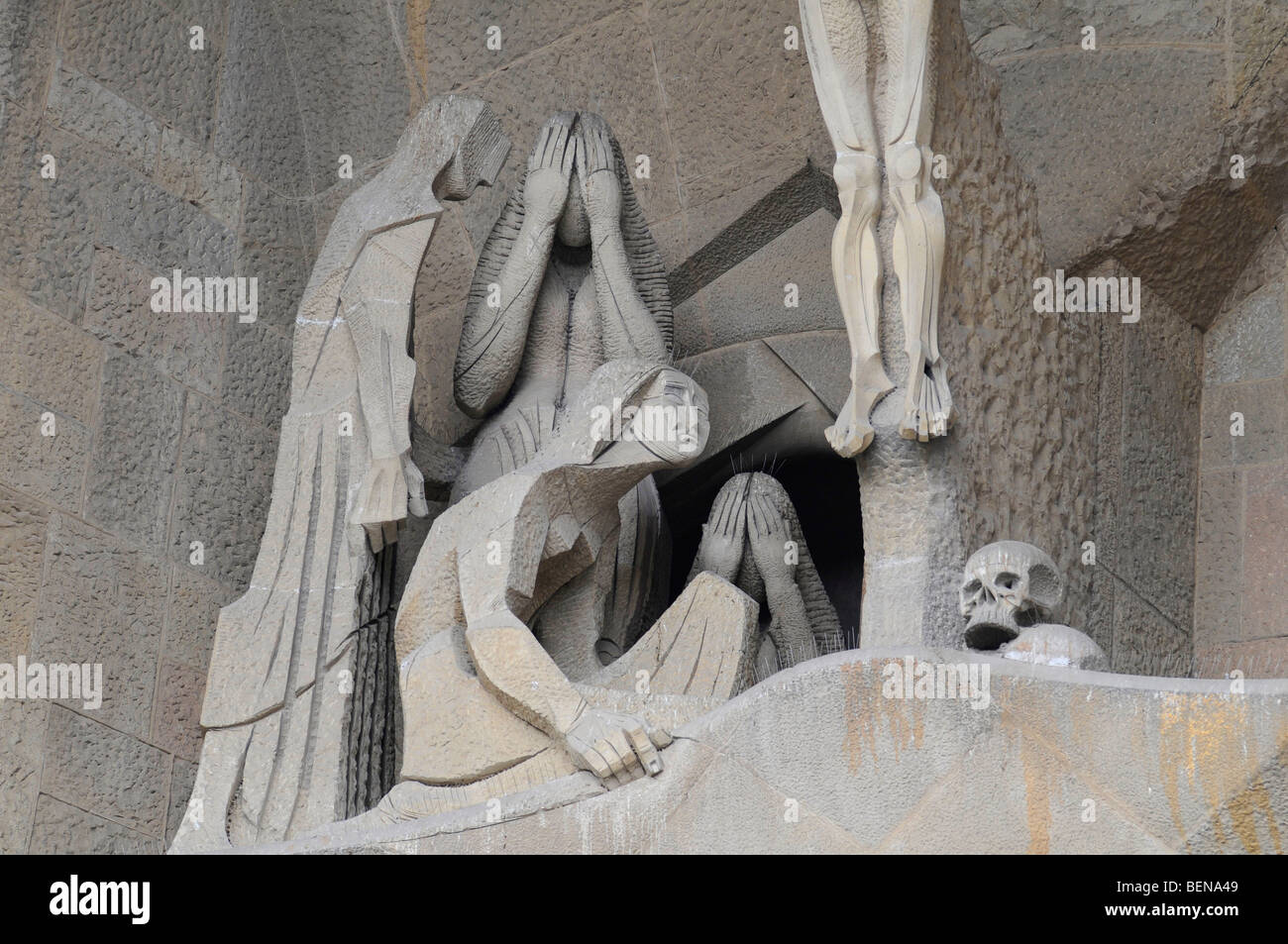 Dettagli di sculture religiose sulla facciata della Sagrada Familia, la cattedrale incompiuto di Antoni Gaudì a Barcellona. Foto Stock