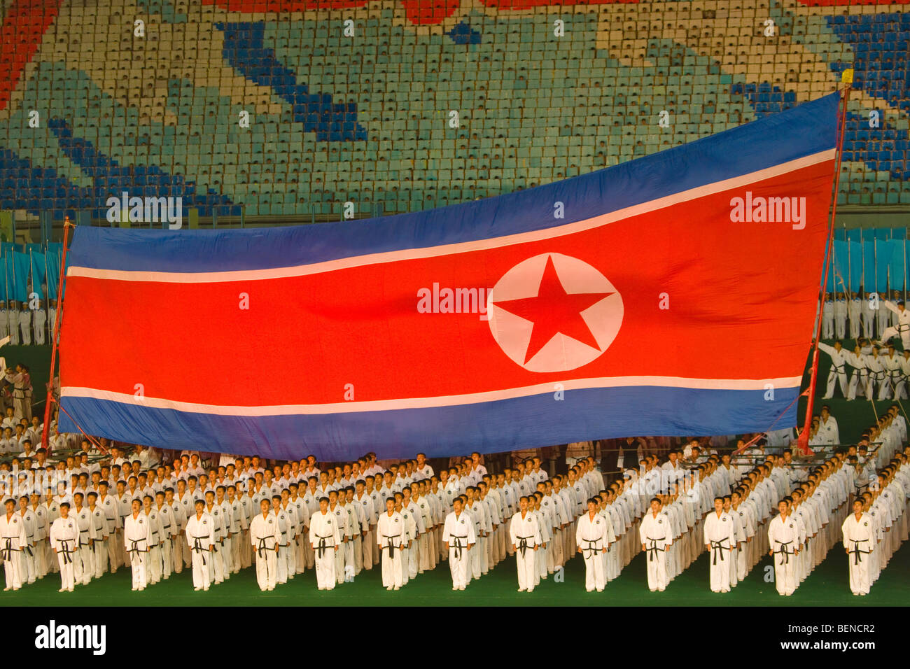 Taekwondo prestazioni a massa Arirang prestazioni di ginnastica, Pyongyang, Corea del Nord Foto Stock