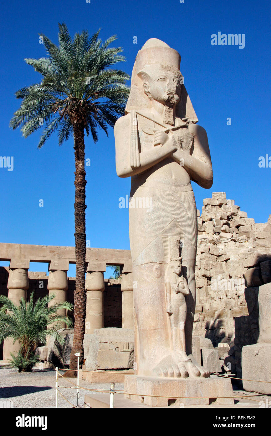 Statua nel complesso del Tempio di Karnak a Luxor, Egitto, Nord Africa Foto Stock