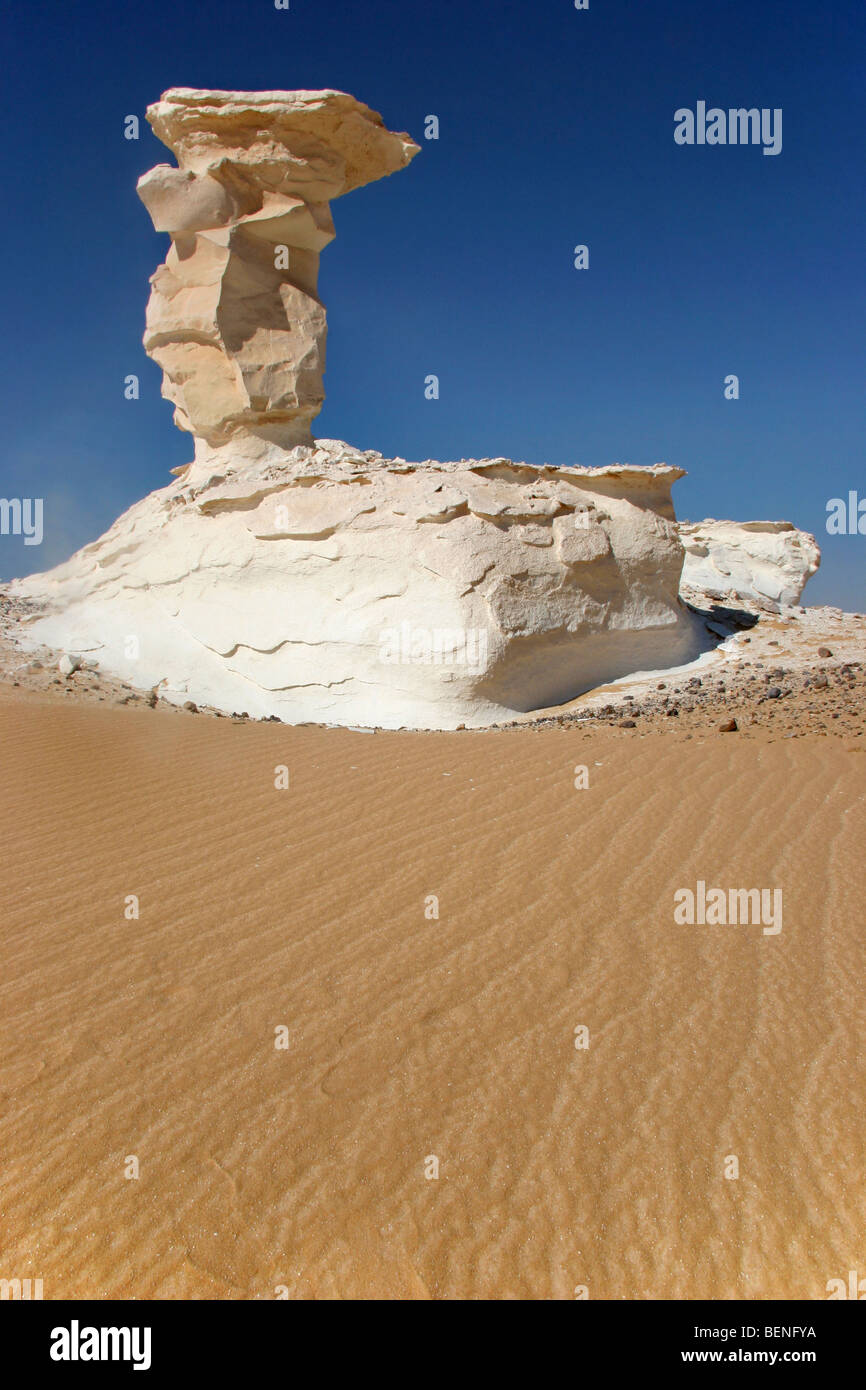 Roccia calcarea formazione nel Deserto Bianco Egitto / Sahara el Beyda nei pressi di Farafra nel deserto occidentale, Nord Africa Foto Stock