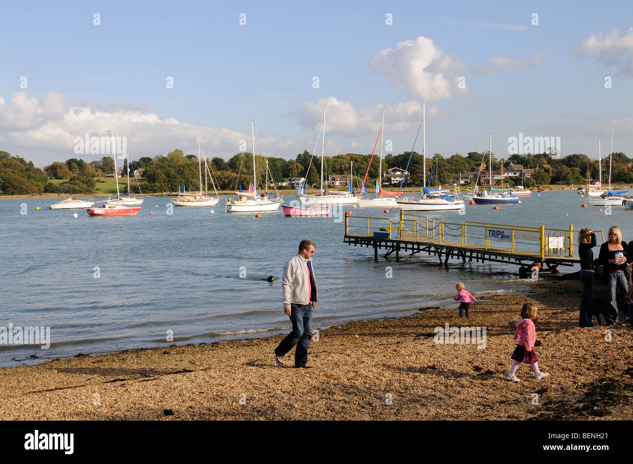 Fiume Hamble a Hamble le riso una piccola città sul fiume in Hampshire Inghilterra del sud un popolare centro di canottaggio Foto Stock