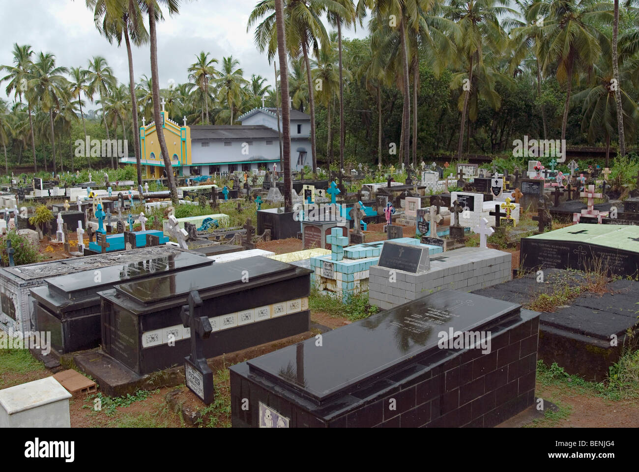 Cimitero vicino alla chiesa di Santa Maria Arthat Kunnamkulam Kerala India Foto Stock