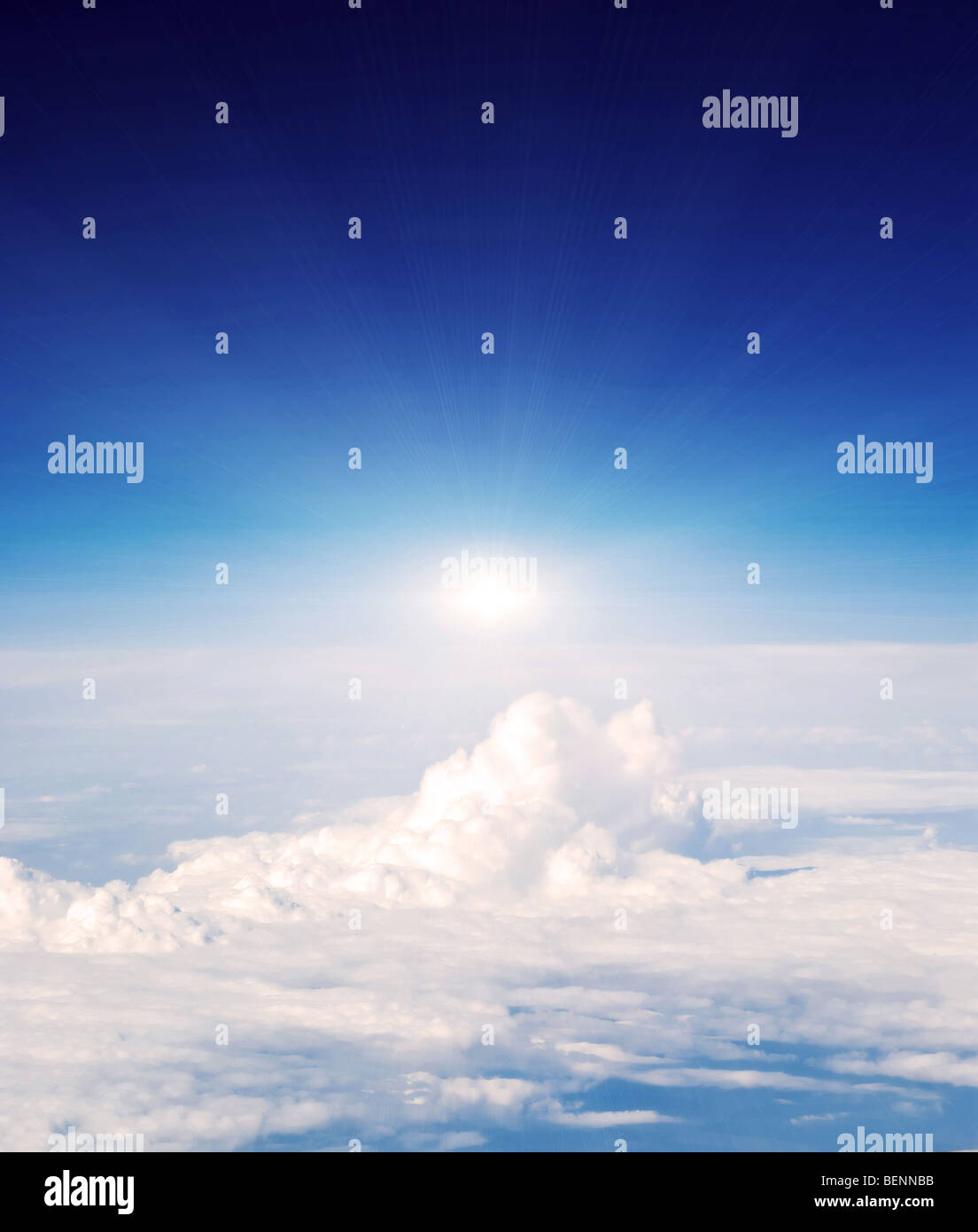 Sunrise sopra la terra Foto Stock