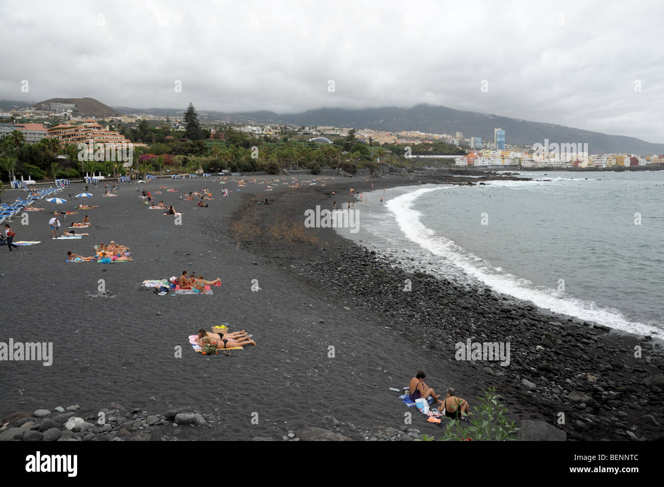 Spiaggia nera di Puerto de la Cruz. Isola Canarie Tenerife, Spagna Foto Stock