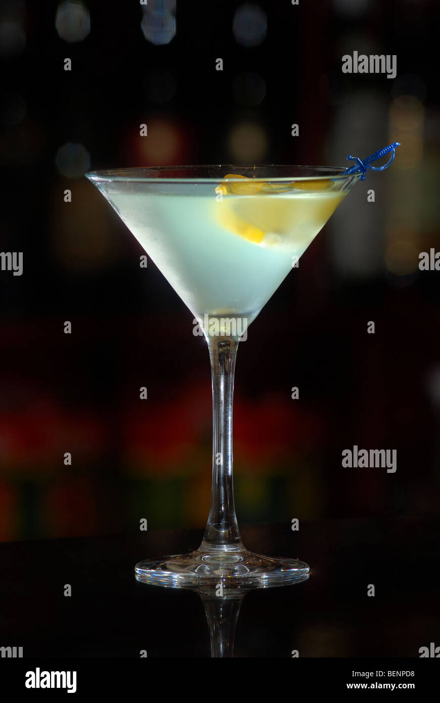 Cocktail di martini con il limone Foto Stock