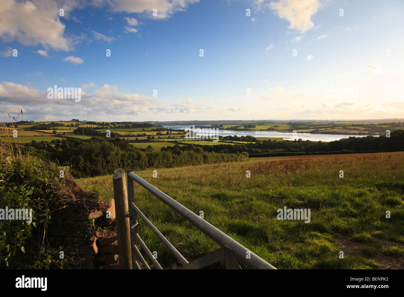 Una vista sul fiume Tavy valley al tramonto, vicino Tamerton Foliot, Devon, Regno Unito Foto Stock