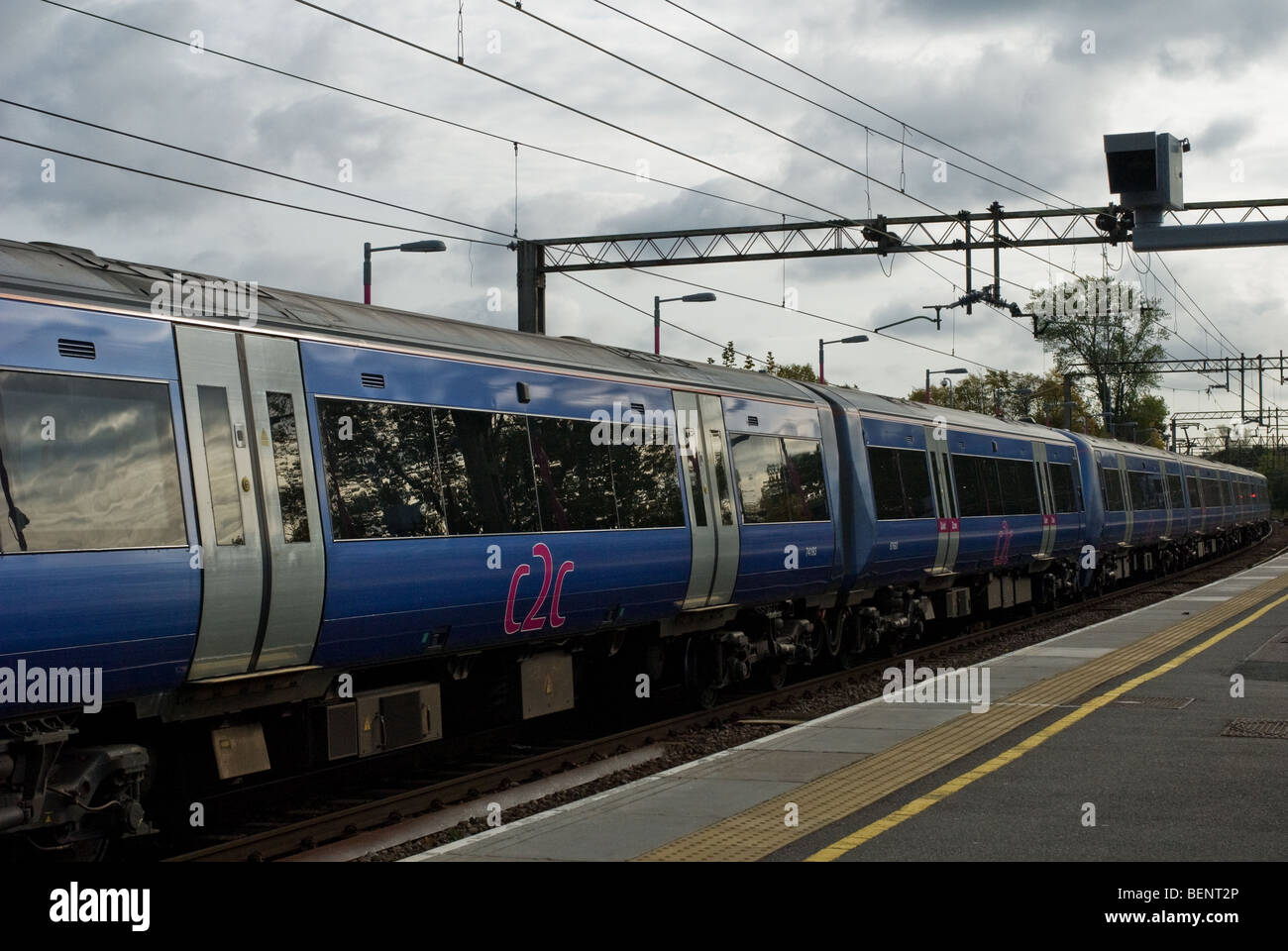 Una C2C in treno in una stazione in Essex. Foto di Gordon Scammell Foto Stock