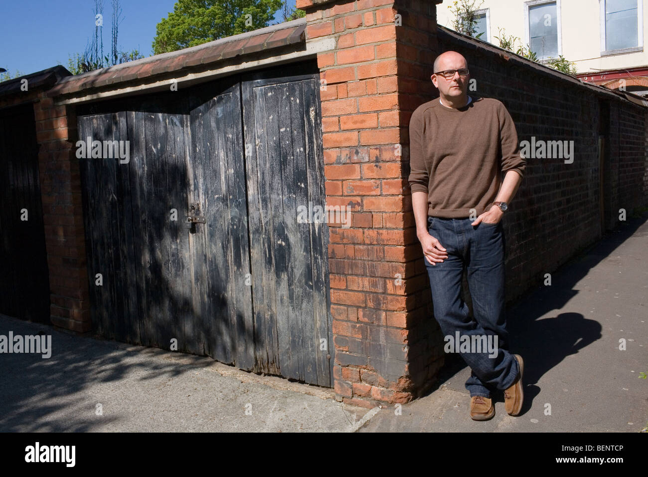 Peter Beaumont, affari esteri editor in corrispondenza del Regno Unito quotidiano di osservatori al di fuori della sua casa nella zona est di Londra. Foto Stock