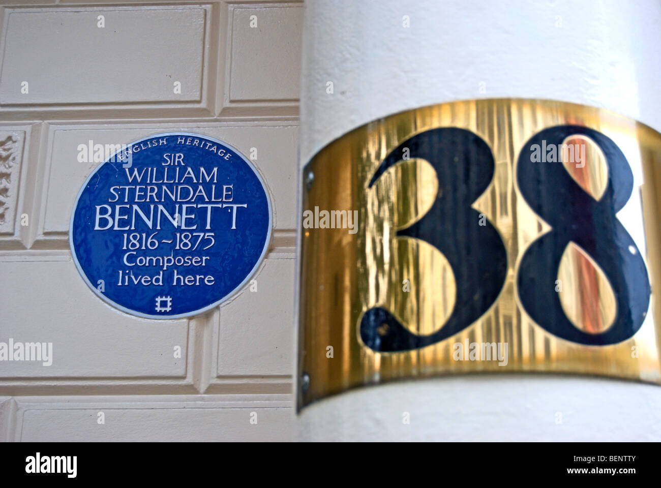 English Heritage targa blu segnando una ex casa del compositore William sterndale Bennett, in Bayswater, Londra, Inghilterra Foto Stock