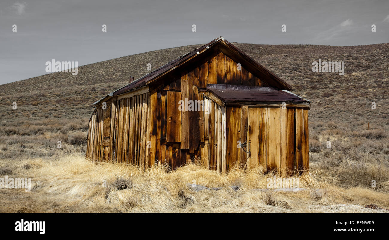 Edificio abbandonato nella città fantasma di Bodie, CA Foto Stock