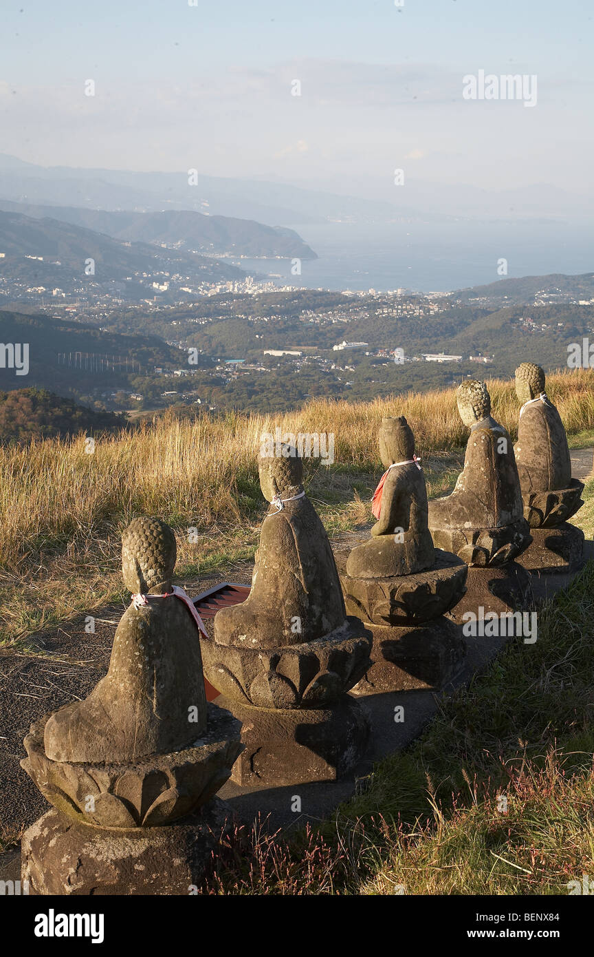 Giappone della Penisola di Izu. Statue di Buddha sulla montagna. foto di Sean Spraqgue 2008 Foto Stock
