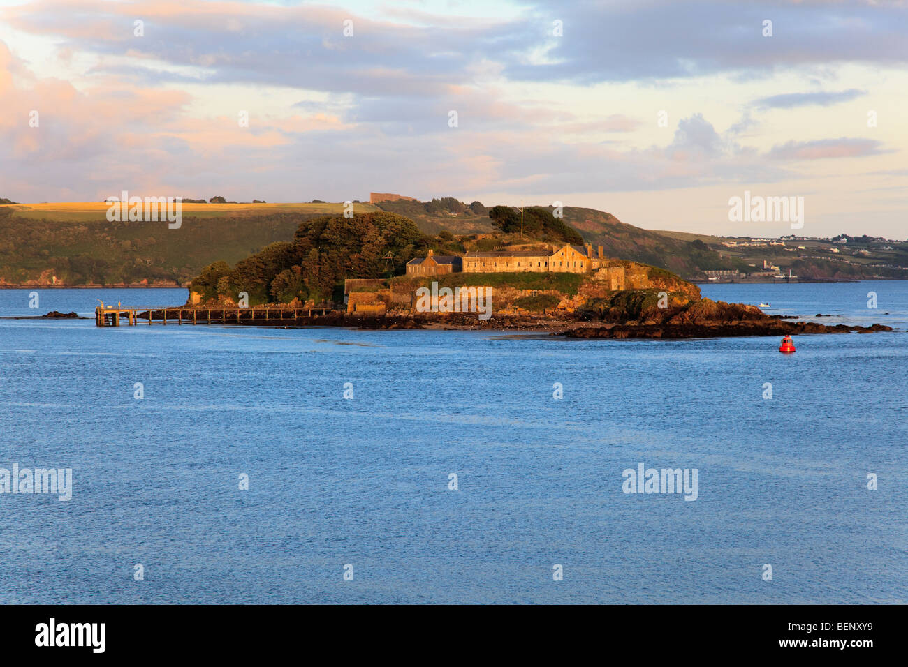 Drake's Island in Plymouth Sound al tramonto, Plymouth, Devon, Regno Unito Foto Stock