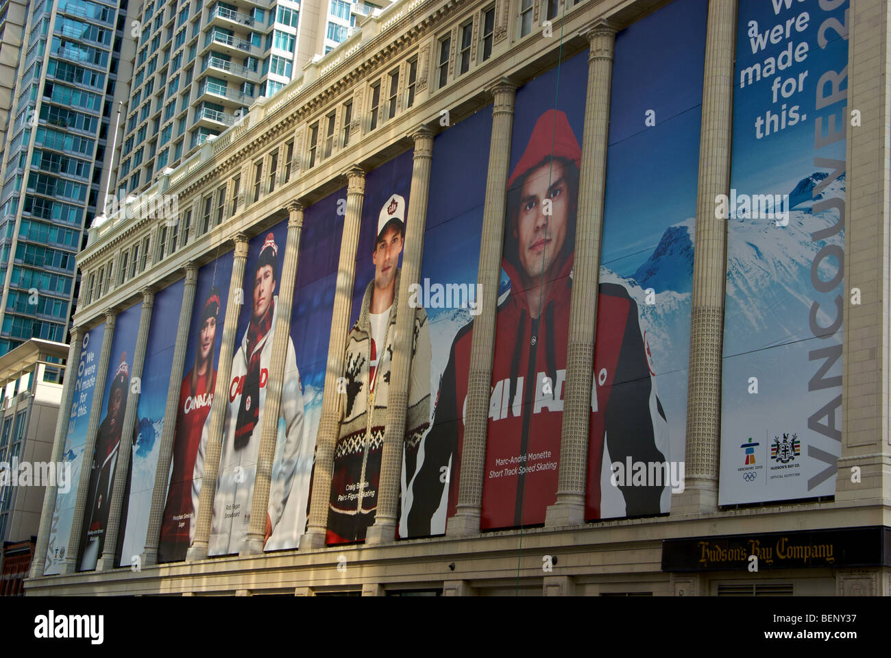 Hudsons Bay department store adornata in banners promuovendo la gazzetta Olimpiadi Invernali 2010 Abbigliamento Foto Stock