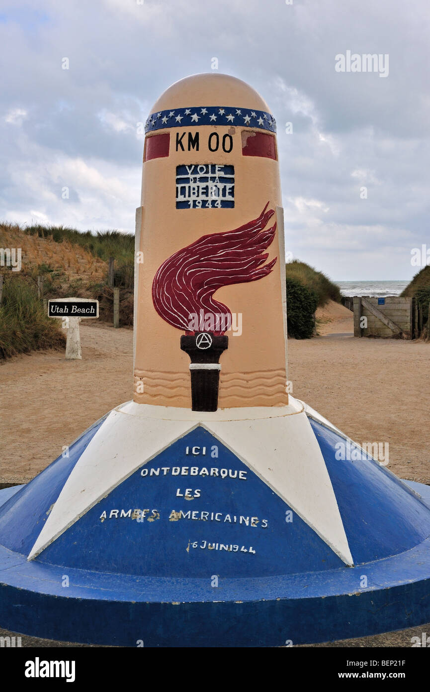 Il WW2 milestone marcatore 00 vicino alla Utah Beach Museo dello sbarco, Sainte-Marie-du-Mont, Normandia, Francia Foto Stock