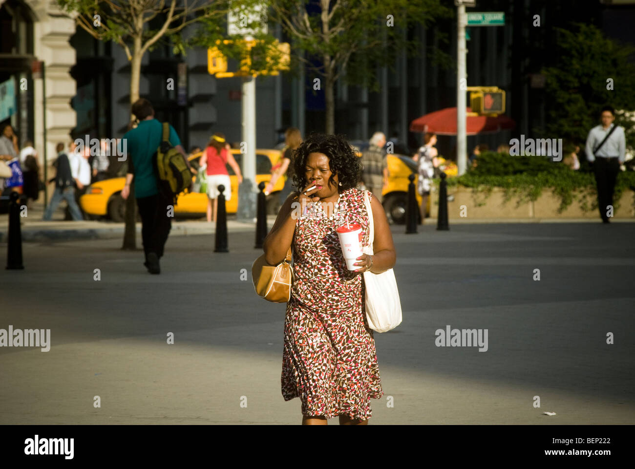 I fumatori in Union Square Park a New York Foto Stock