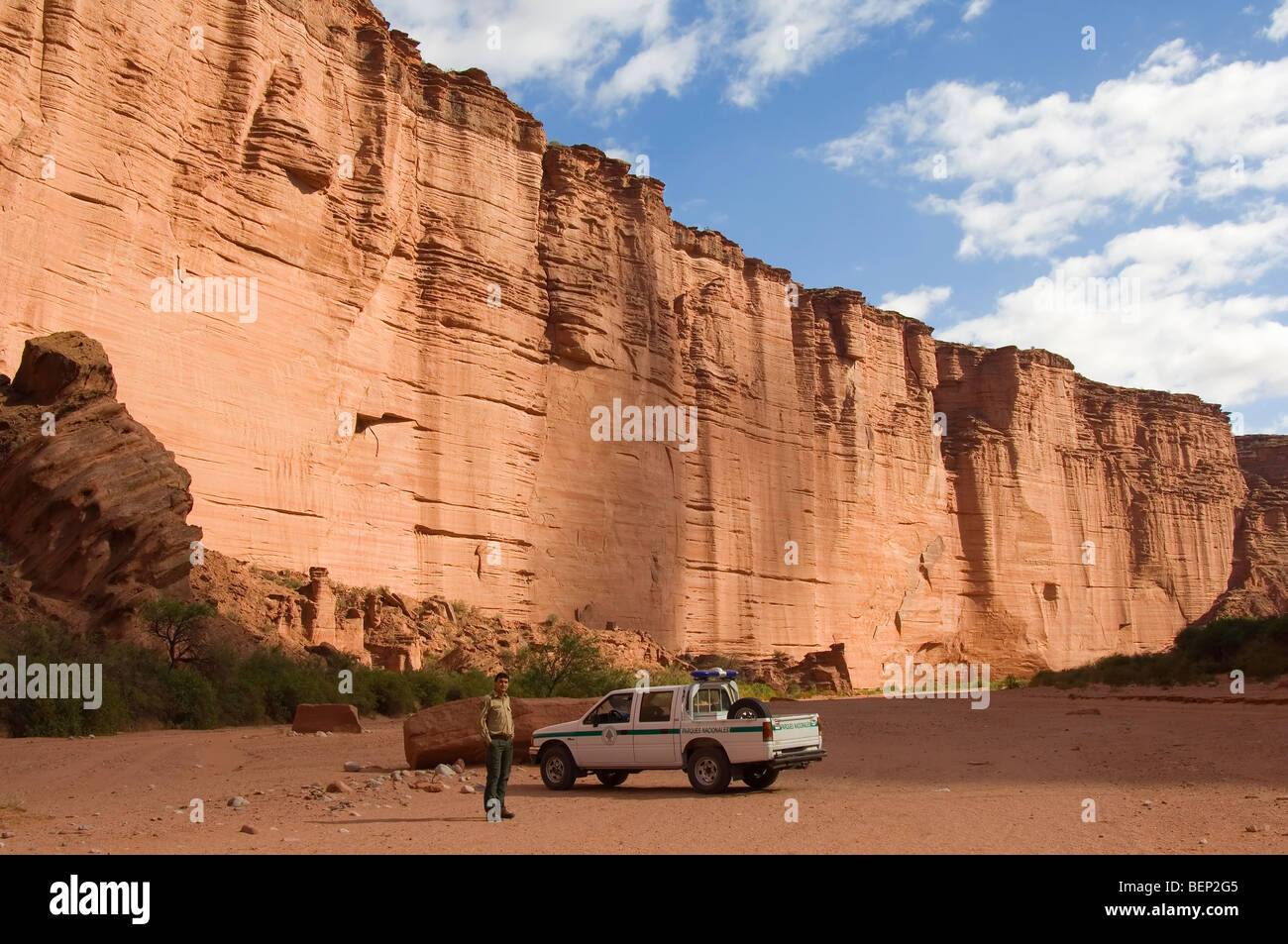 Talampaya National Park, Ranger del Parco e la sua vettura, La Rioja Provincia, Argentina Foto Stock