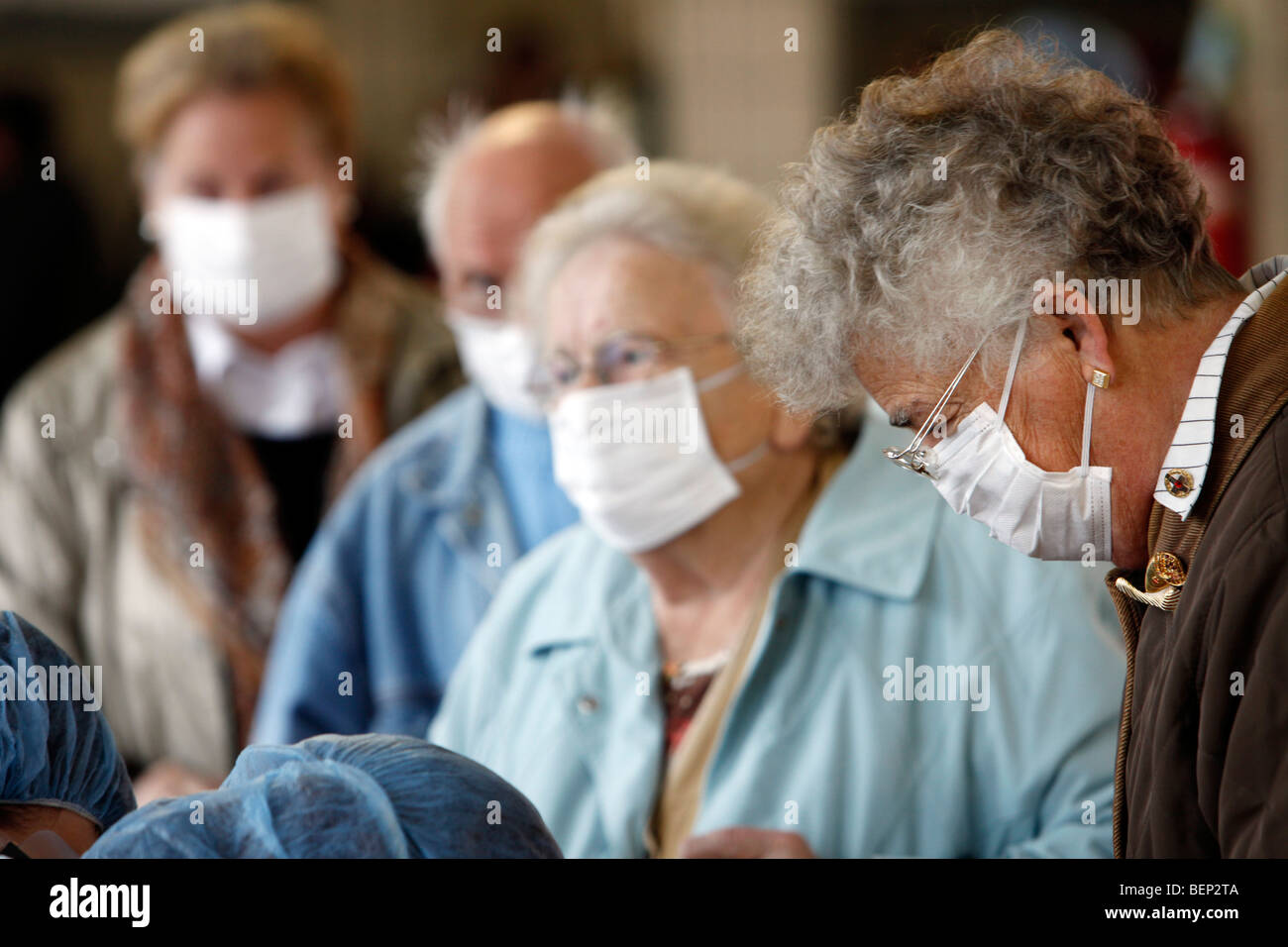 Esercizio di una squadra di vigili del fuoco, la vaccinazione di massa di persone contro un virus, una pandemia di esercizio, Essen, Germania. Foto Stock