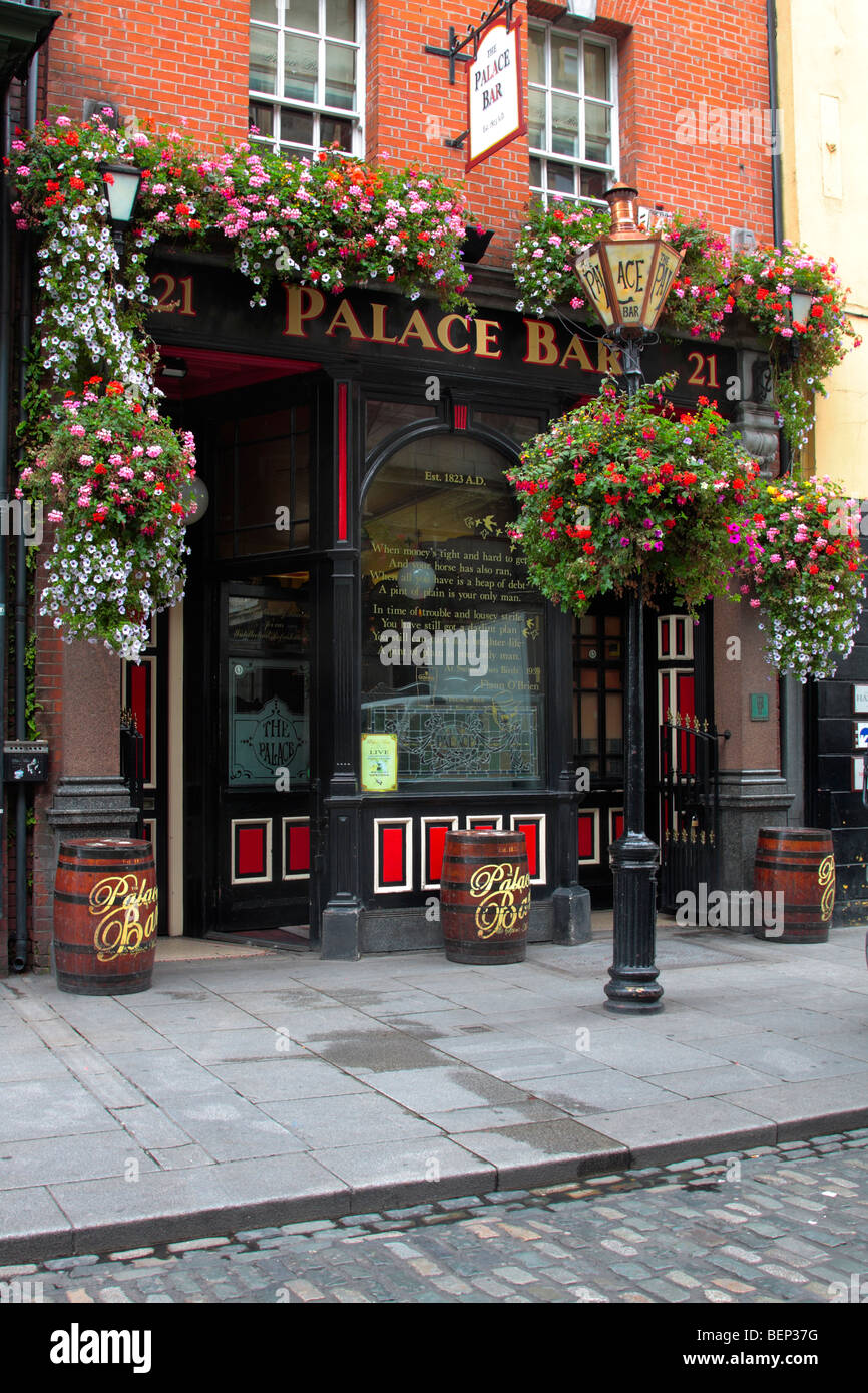 Il Palace Bar sul Fleet Street nel centro di Dublino Irlanda Foto Stock