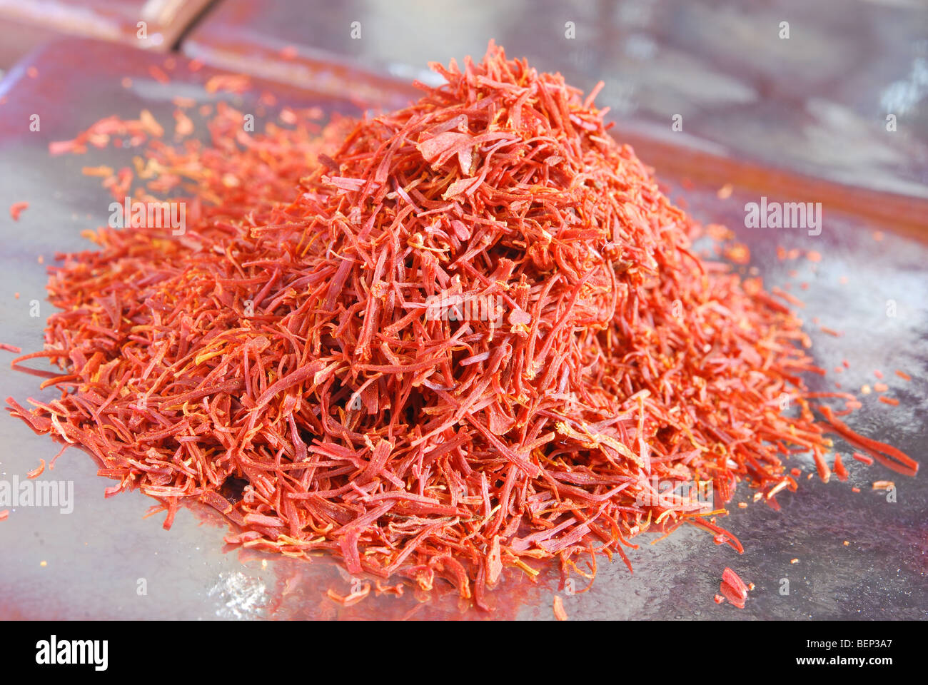 Migliore qualità di zafferano iraniano dal crocus sativus Foto Stock