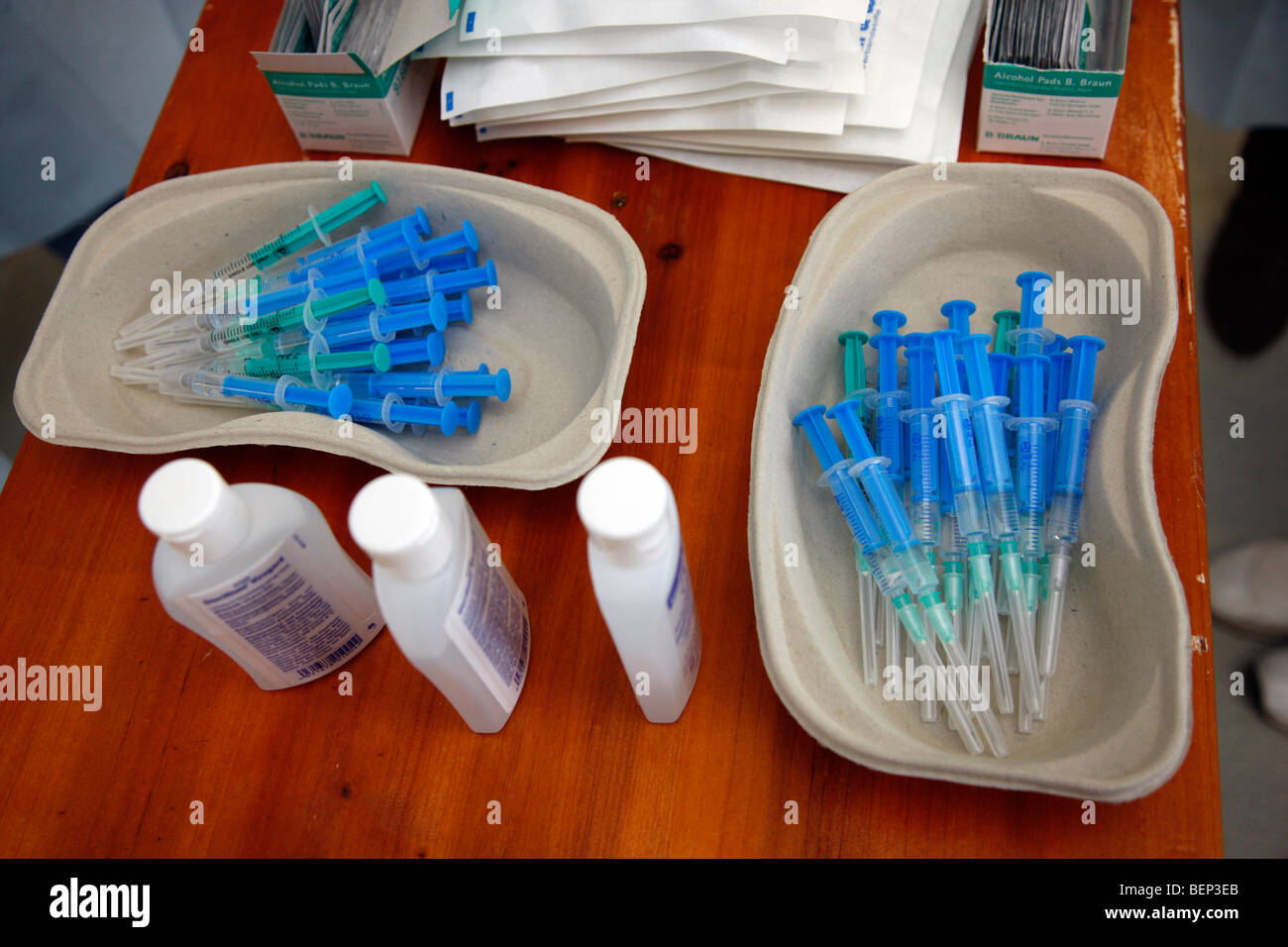 Esercizio di una squadra di vigili del fuoco, la vaccinazione di massa di persone contro un virus, una pandemia di esercizio, Essen, Germania. Foto Stock