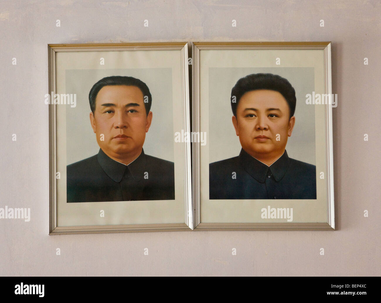 Poster del leader Kim Il-Sung e Kim Jong-Il, Corea del Nord Foto Stock