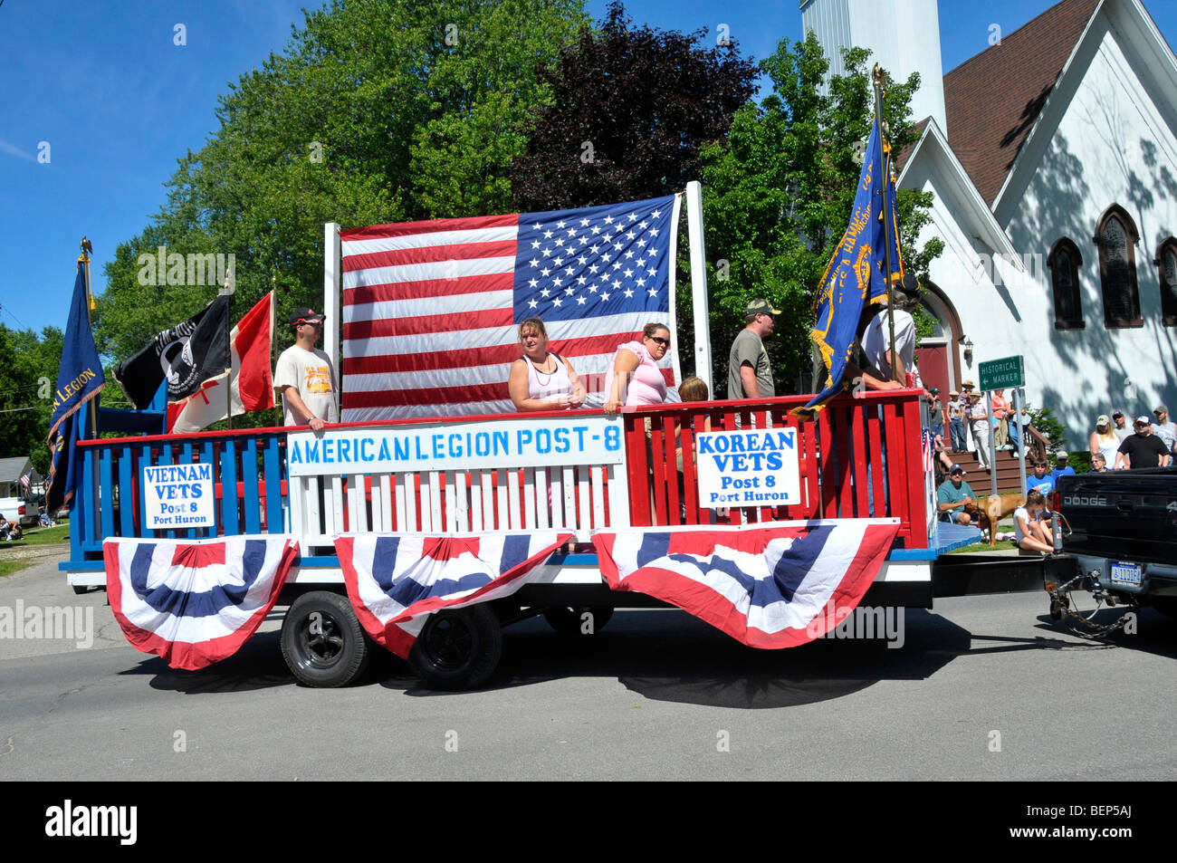 Veterani su American Legion galleggiante in sfilata Foto Stock
