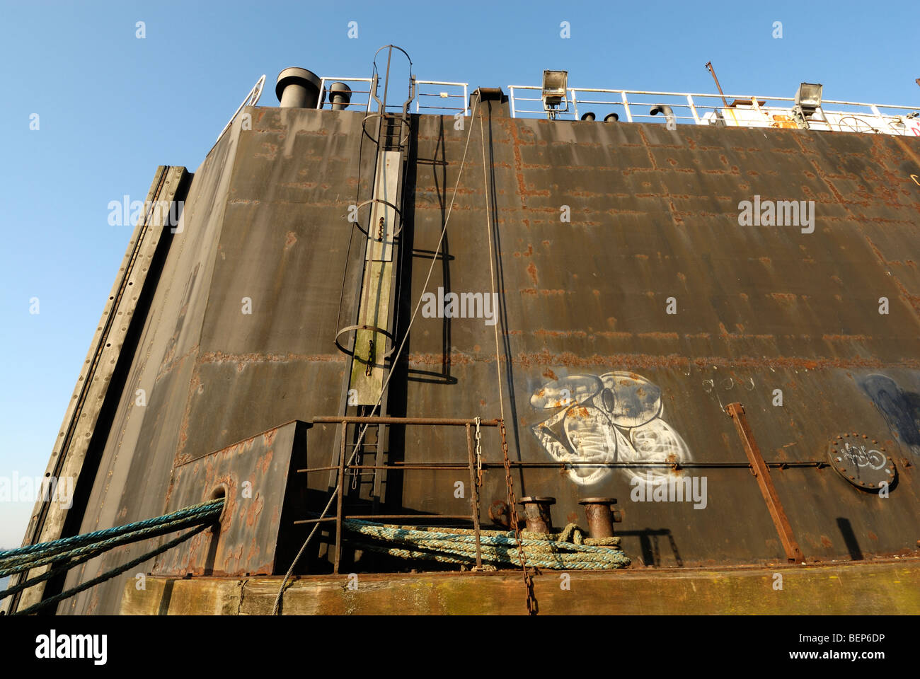 Cassettone temporaneo di floating gate di dock per la stuccatura di gap se porta dock non riesce Foto Stock