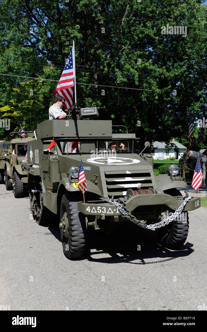 Veicolo militare in parata patriottica Foto Stock