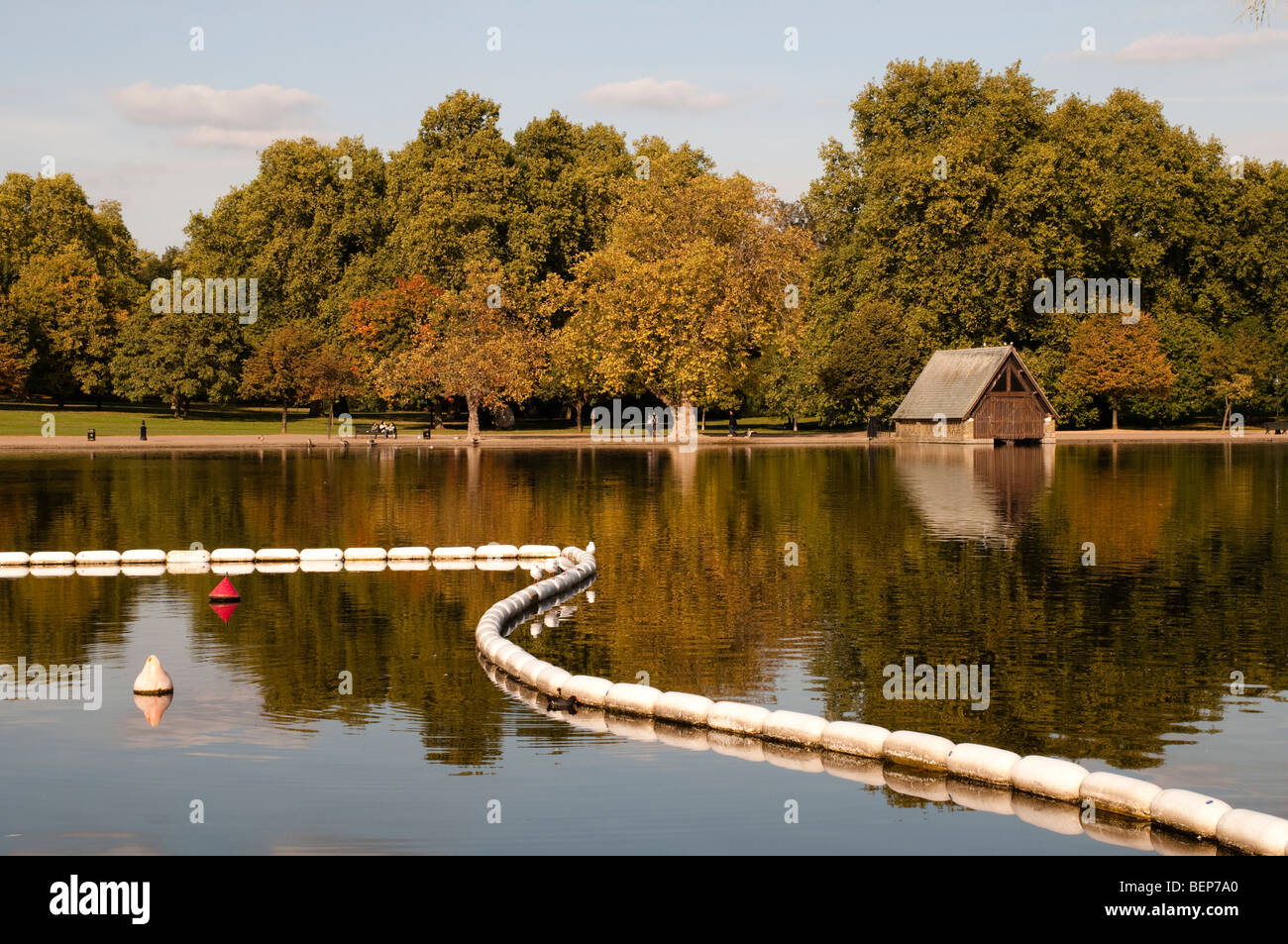 Il lago Serpentine, Hyde Park, London, Westminster SW1, Regno Unito Foto Stock