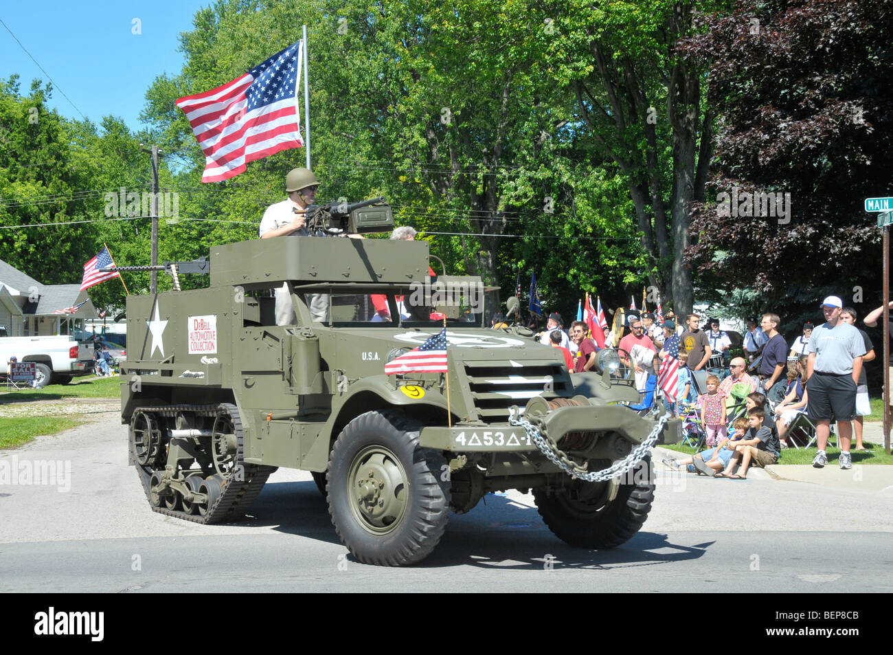 Veicolo militare in parata patriottica Foto Stock