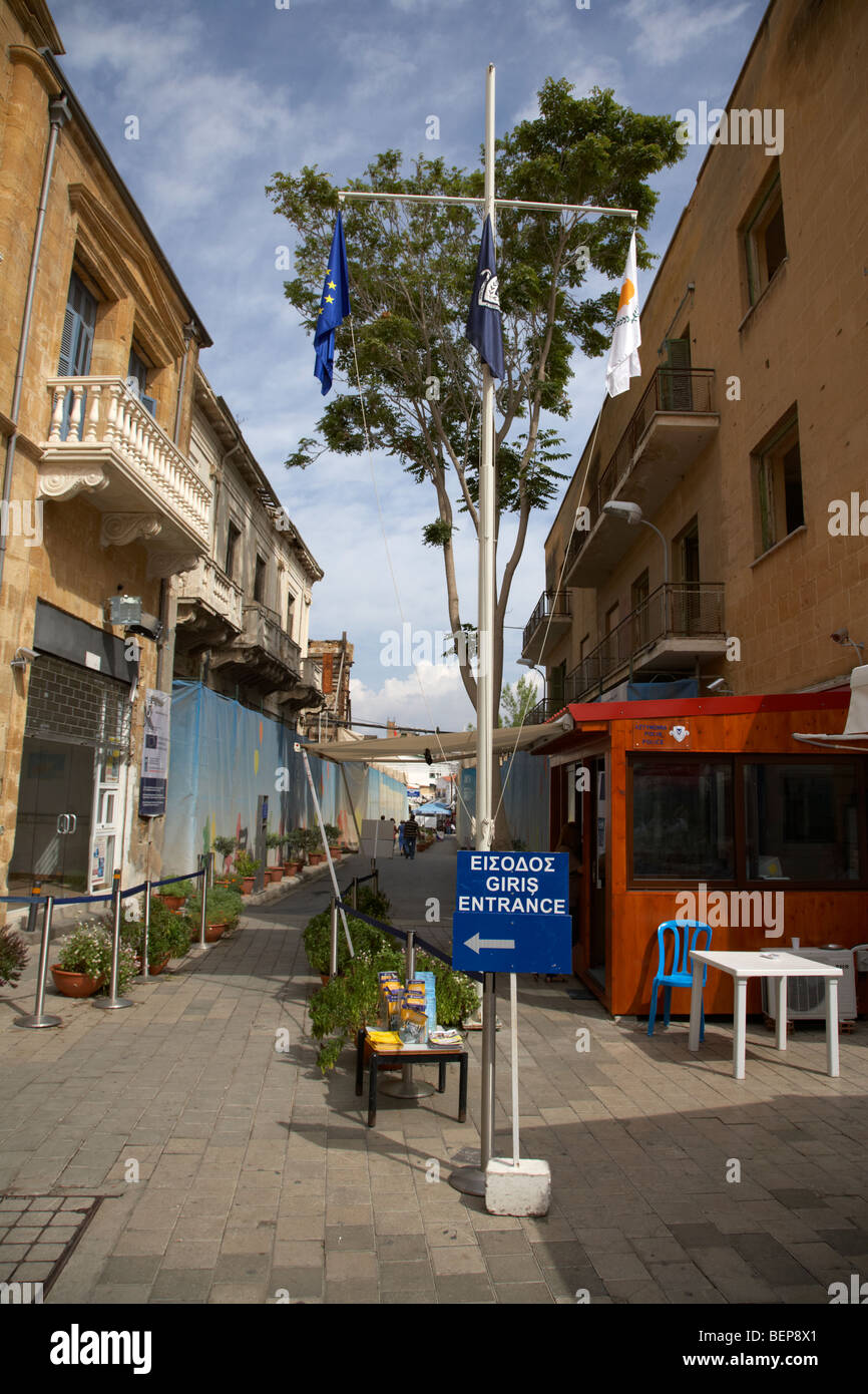 Punto di attraversamento in via ledra nella zona cuscinetto delle Nazioni Unite, nella linea verde che divide cipro nord e sud in nicosia lefkosia ledra st Foto Stock