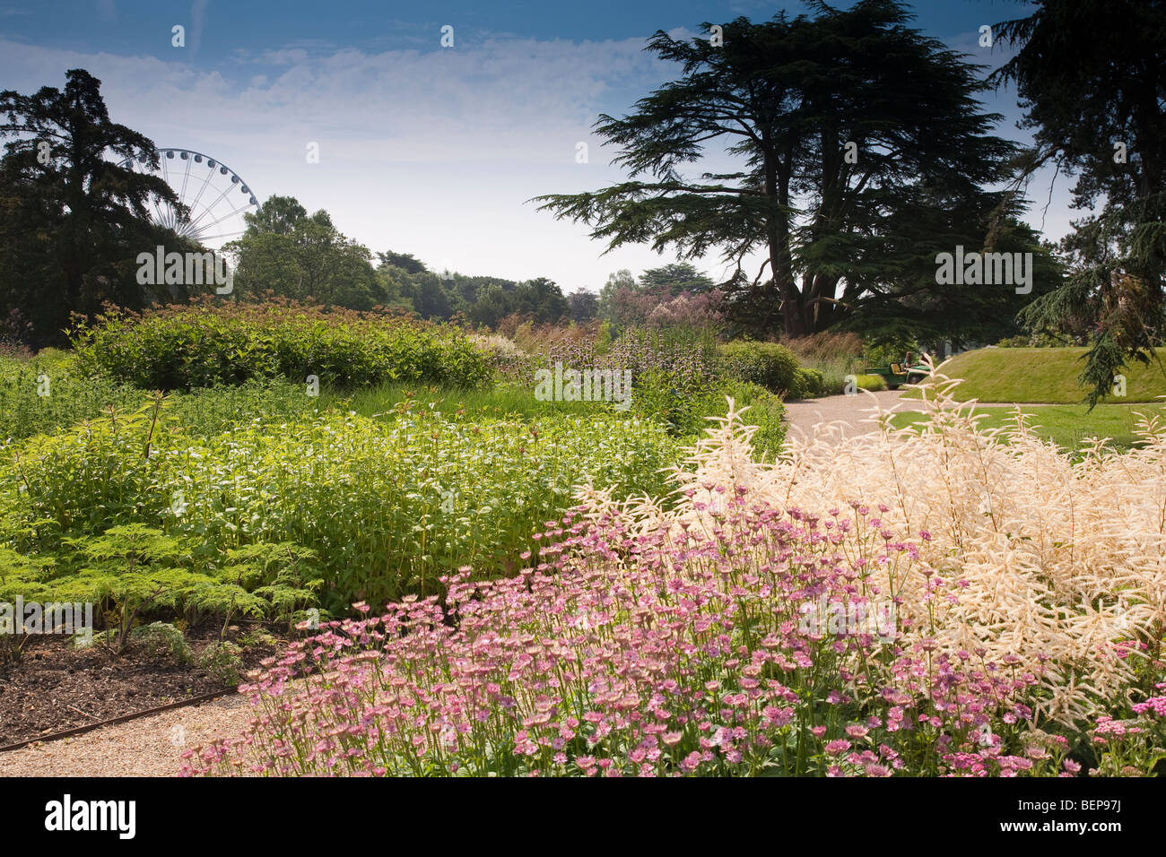 Passeggiate attraverso il bellissimo Trentham Gardens Stoke on Trent, Staffordshire Foto Stock