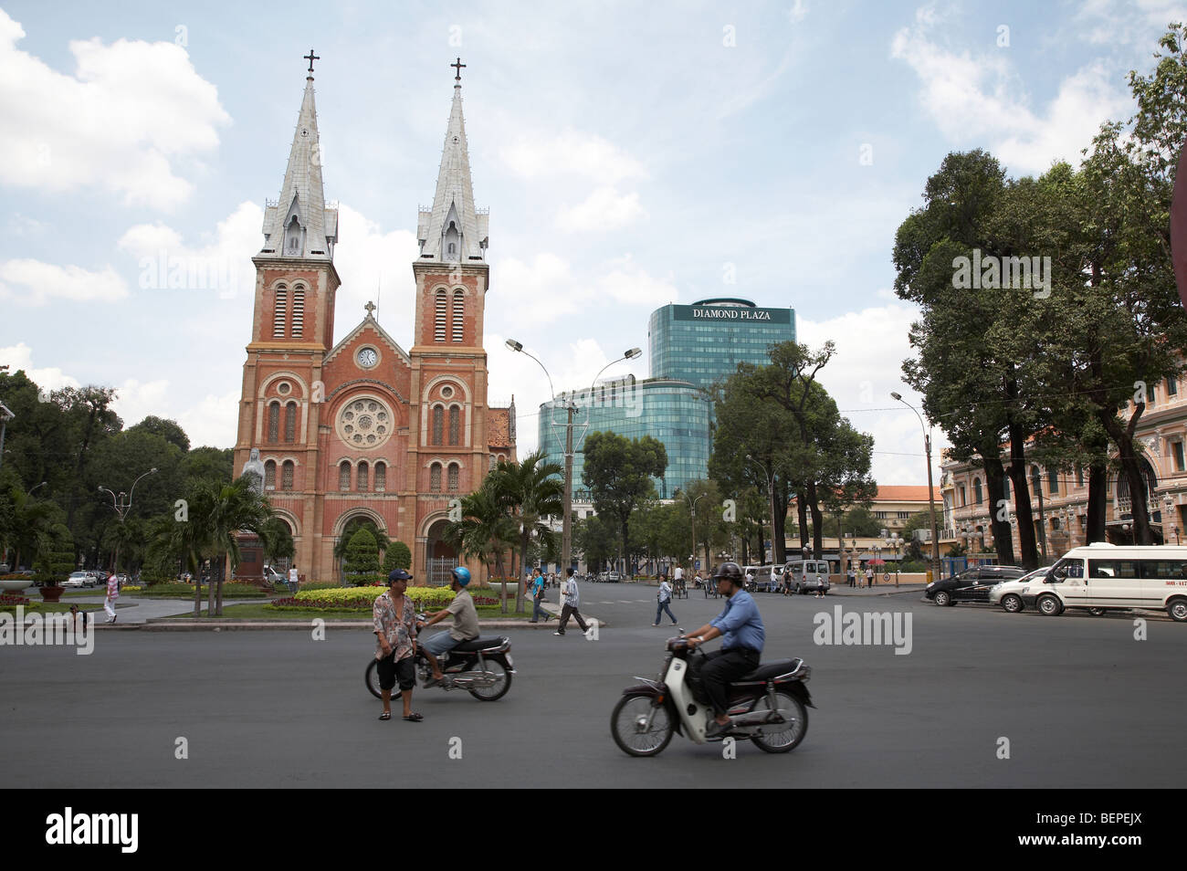 Il Vietnam Saigon Notre Dame cattedrale cattolica. fotografia di Sean Sprague 2008 Foto Stock