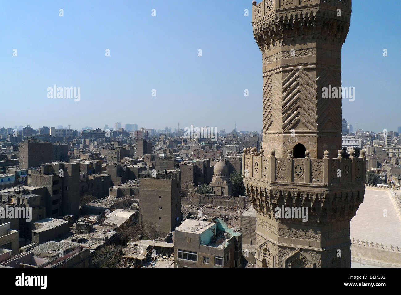 Egitto Khan al-Khalili, islamico vecchio Cairo. Vista da Al Gouri moschea. Foto di SEAN SPRAGUE Foto Stock