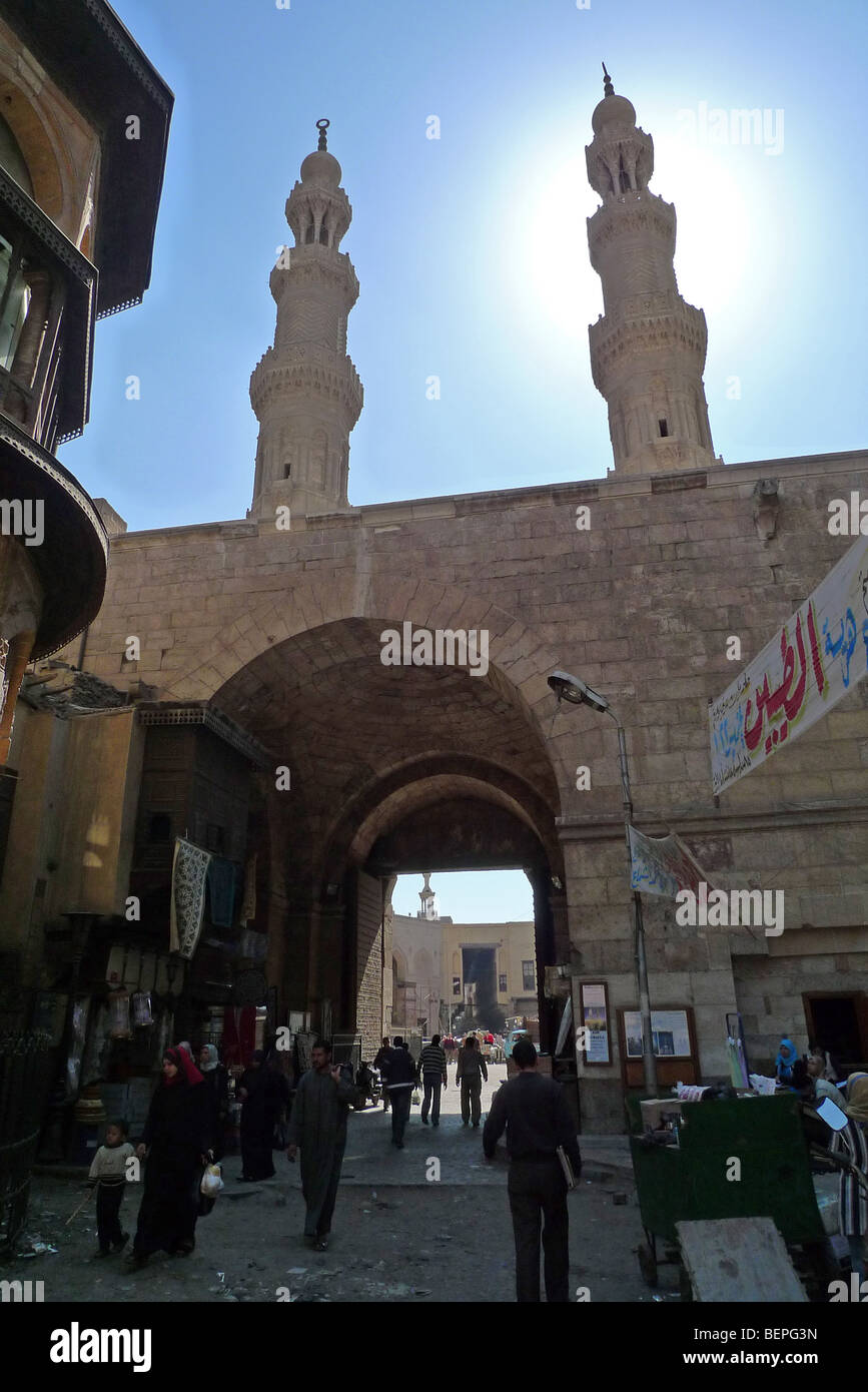 Egitto Khan al-Khalili, islamico vecchio Cairo. Bab Zuweila. Foto di SEAN SPRAGUE Foto Stock