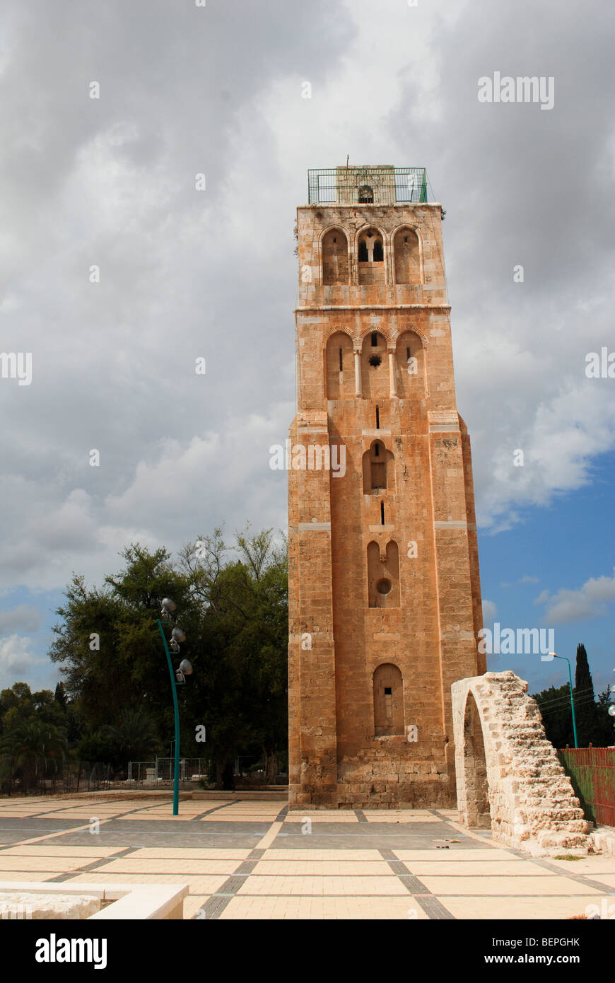 Israele Ramla, la Moschea Bianca (VIII secolo CE) quest'ultimo aggiunto (XIII secolo) torre bianca Foto Stock