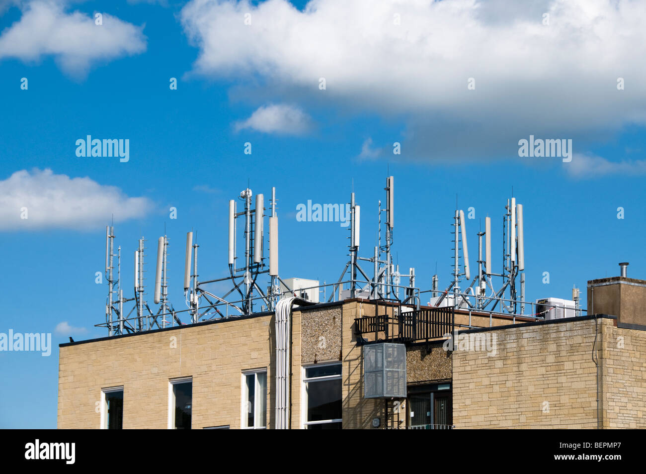 Cotswolds; Gloucestershire; telefono cellulare mast; cirencester nessun modello di rilascio, nessuna proprietà release Foto Stock